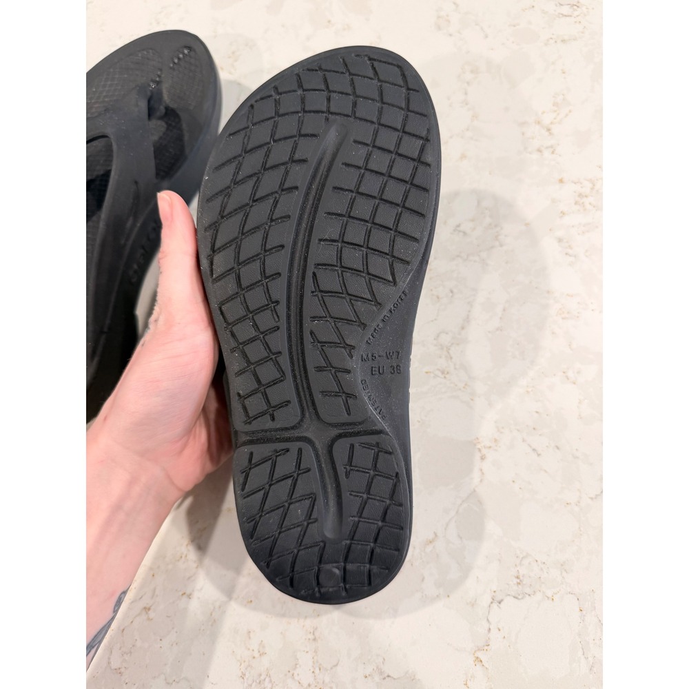 OOFOS OOriginal Recovery Sandals Black Mens 5 Womens 7 EU 38 Flip Flops - Picture 6 of 7